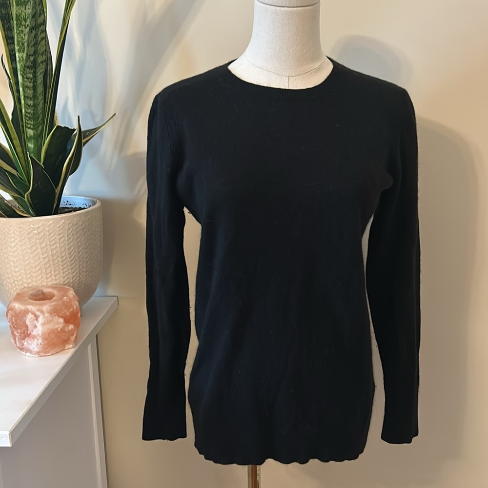 Banana Republic Black, Marino wool sweater size medium boat neck